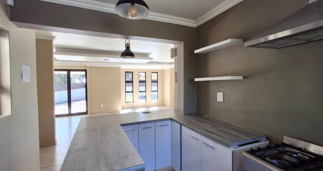 House for sale in Helderkruin, Roodepoort, 1500 m²