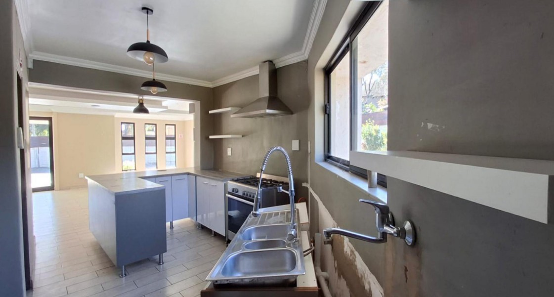 House for sale in Helderkruin, Roodepoort, 1500 m²