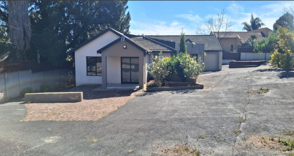 House for sale in Helderkruin, Roodepoort, 1500 m²