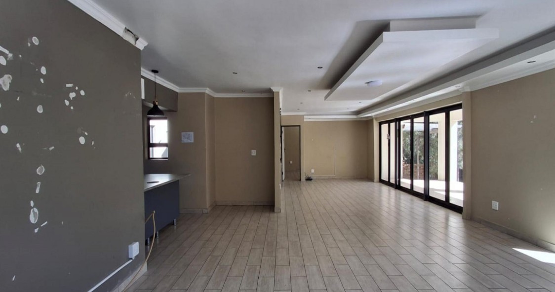 House for sale in Helderkruin, Roodepoort, 1500 m²
