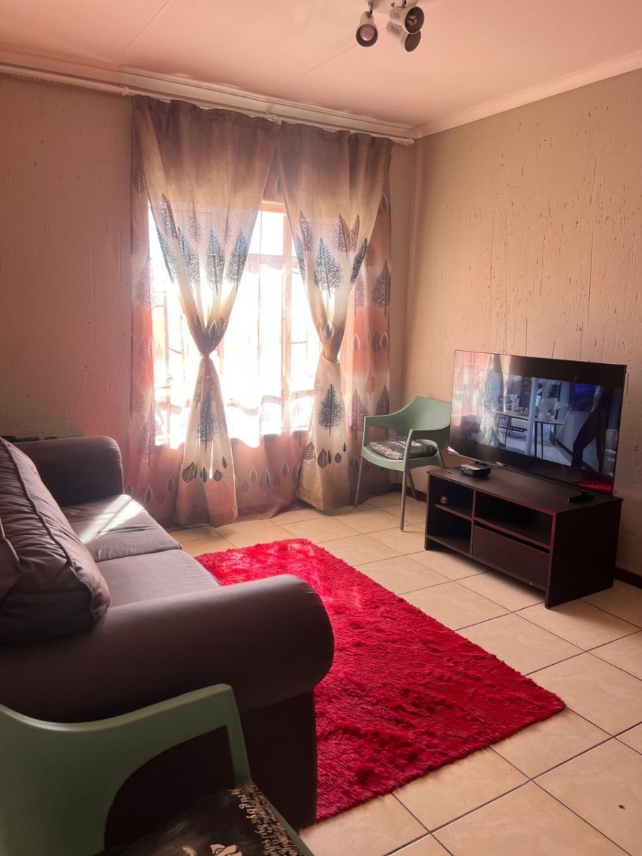 Apartment for sale in Aeroton, Johannesburg, 47 m²