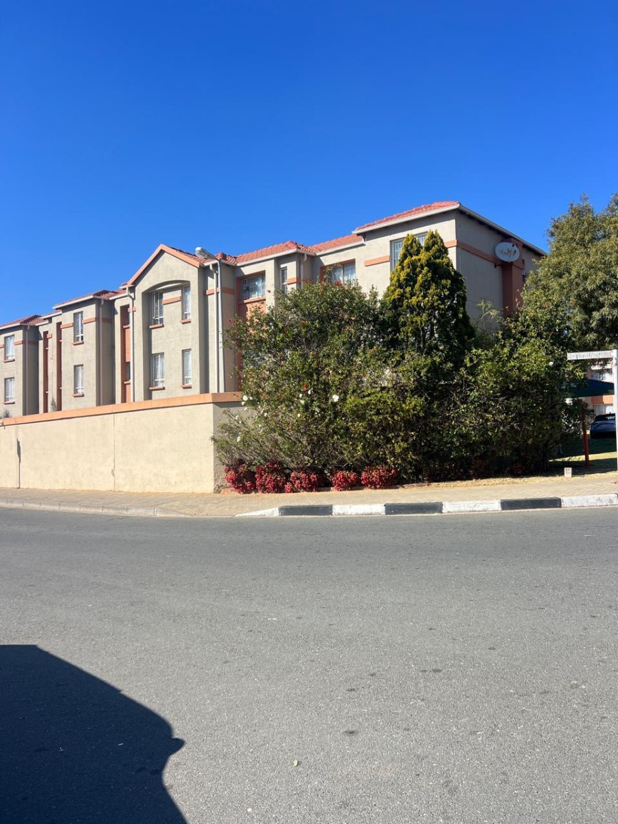 Apartment For Sale in Aeroton, Johannesburg