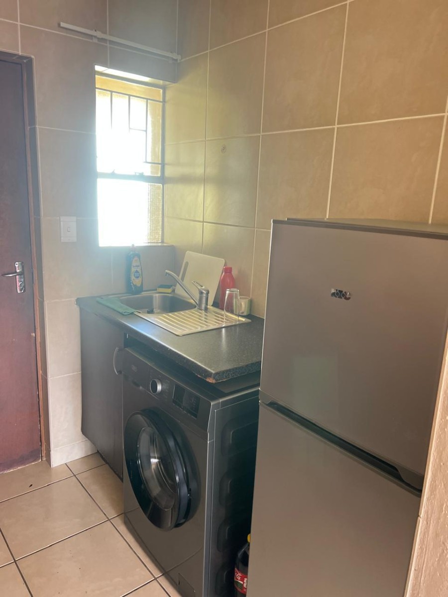 Apartment for sale in Aeroton, Johannesburg, 47 m²