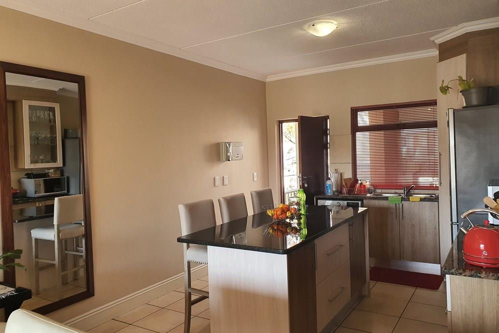Modern 2-Bedroom, 2-Bathroom Apartment in Sought-After Waterstone Park, Greenstone