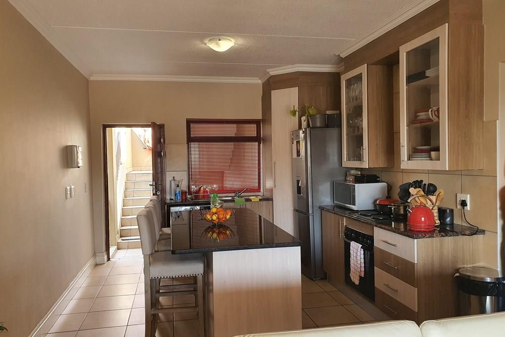 Modern 2-Bedroom, 2-Bathroom Apartment in Sought-After Waterstone Park, Greenstone