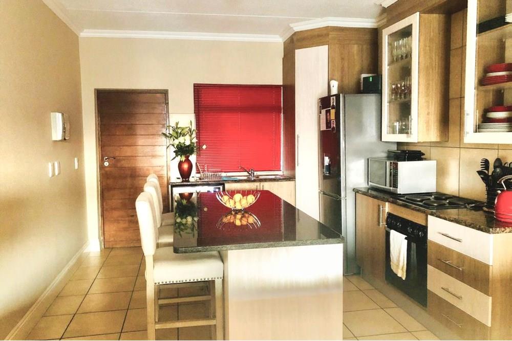 Modern 2-Bedroom, 2-Bathroom Apartment in Sought-After Waterstone Park, Greenstone