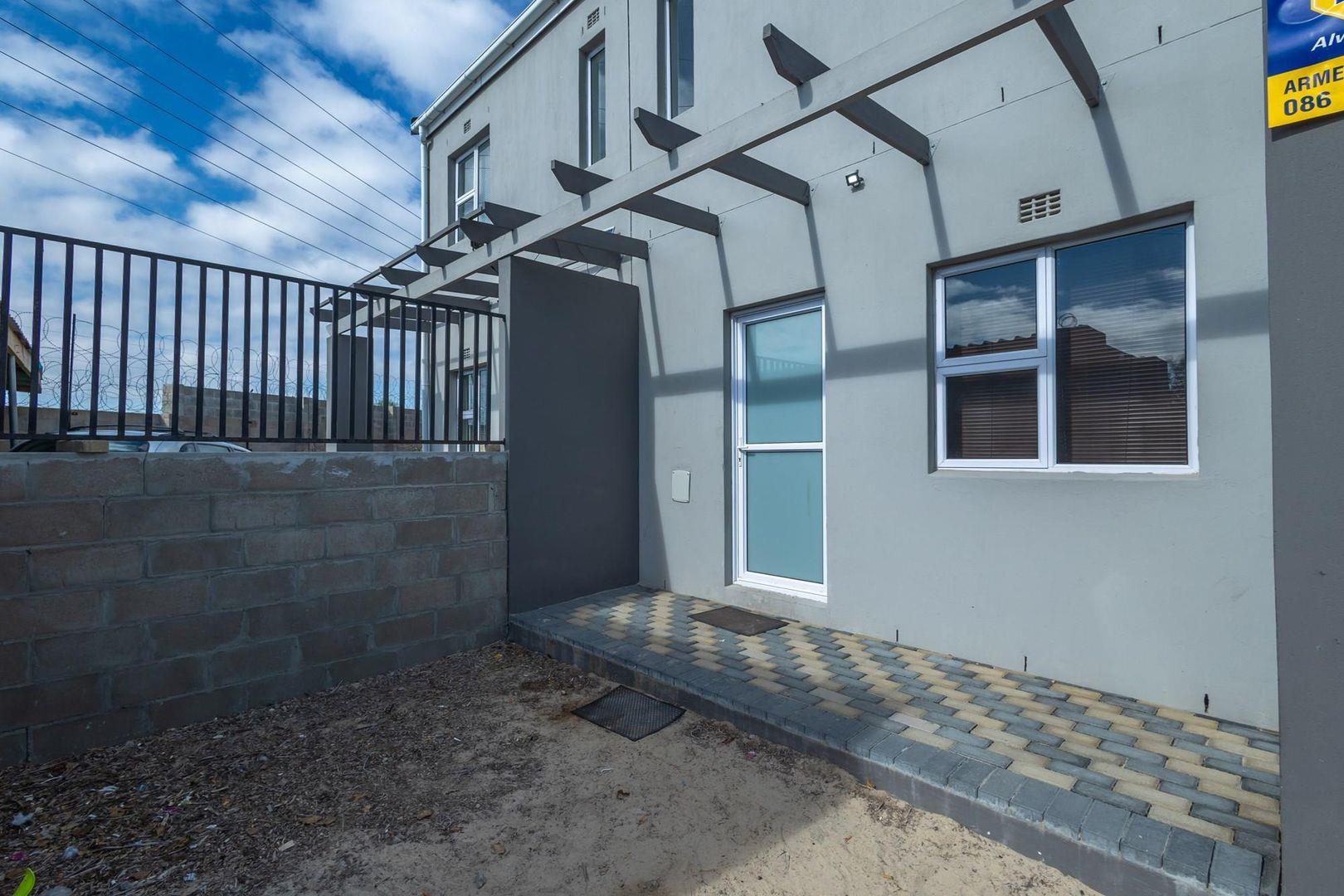 Brand New 75 sqm 2 bed Duplex   in New Development , Bardale Lifestyle Centre, Blue Downs