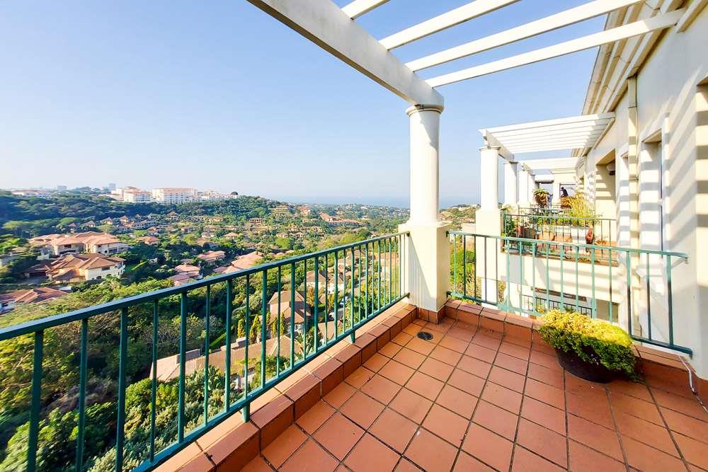 Luxury 2 Bed unit with drive up access in La Lucia for sale