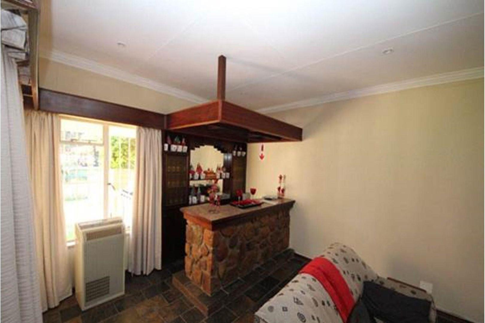 9 Bedroom House For Sale in Morning Hill, Bedfordview
