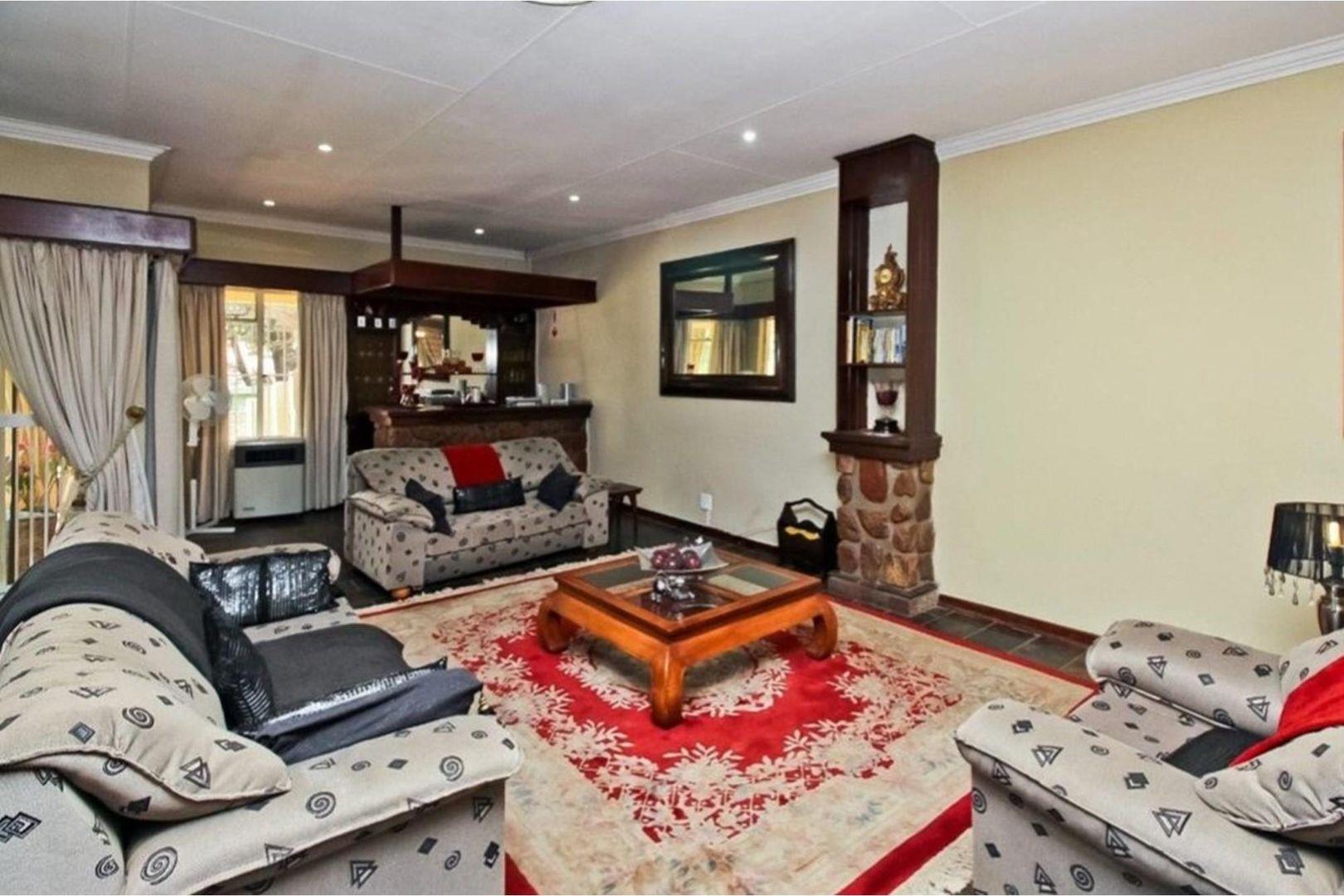 9 Bedroom House For Sale in Morning Hill, Bedfordview