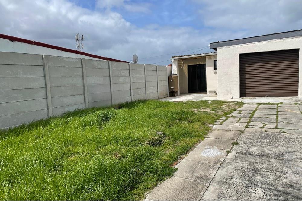 House for rent in Grassy Park, Cape Town