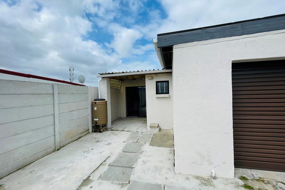 House for rent in Grassy Park, Cape Town