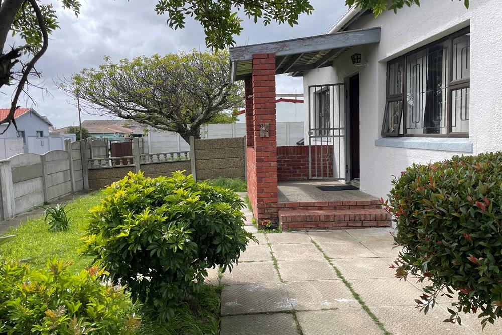 House for rent in Grassy Park, Cape Town