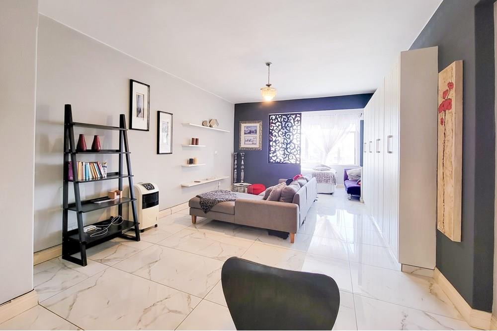 Studio Apartment for sale in South Beach, Durban, KwaZulu Natal, 60 m²