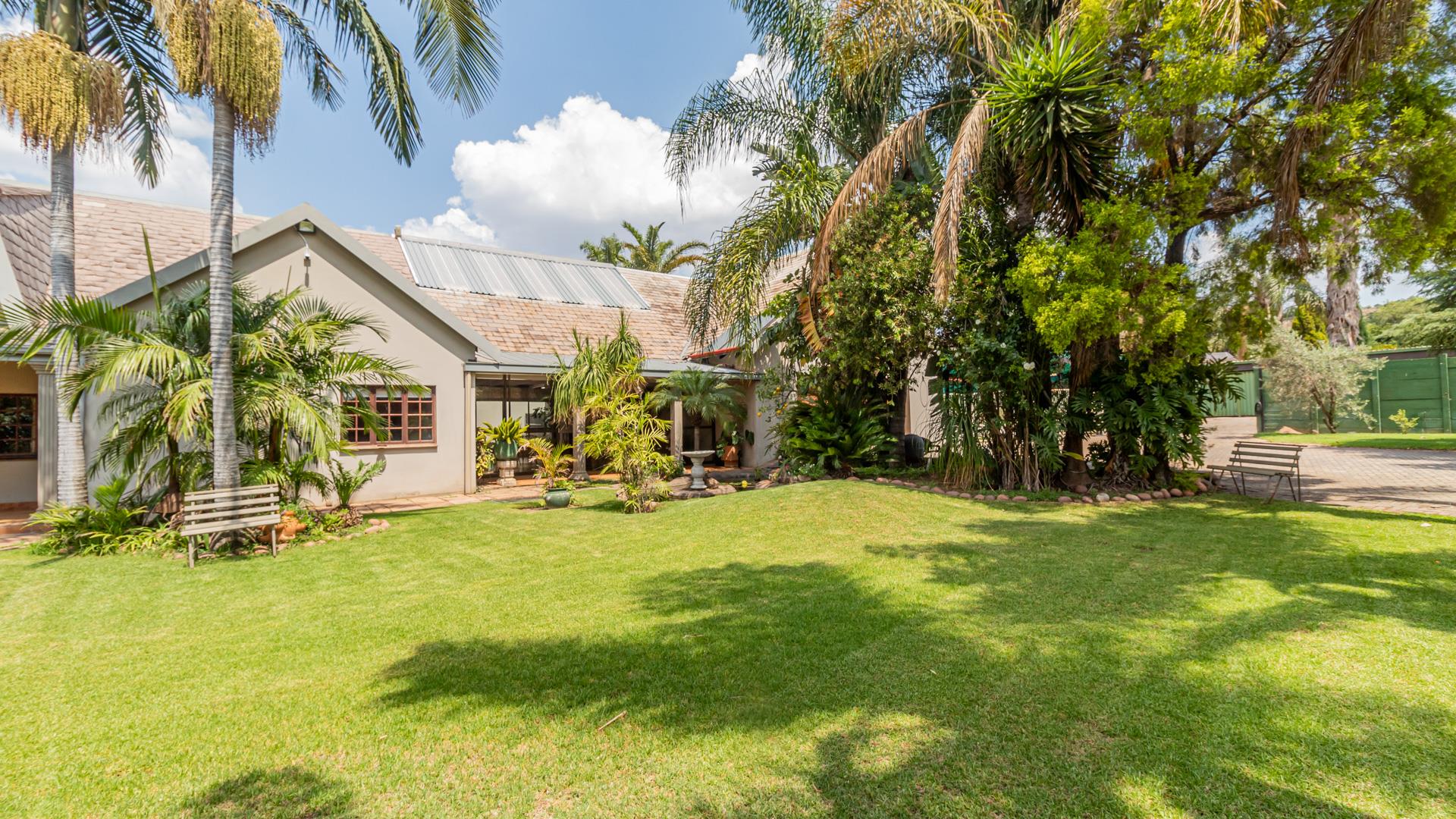 House For Sale - Total of 11 Rooms in Claremont, Pretoria