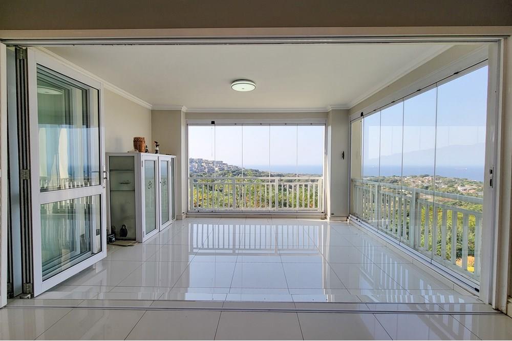 3 Bed Apartment with drive-up access for Sale in Ilala Palms