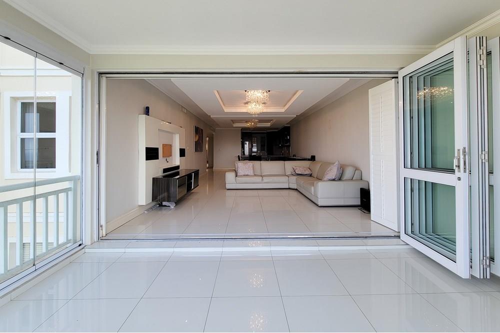 3 Bed Apartment with drive-up access for Sale in Ilala Palms