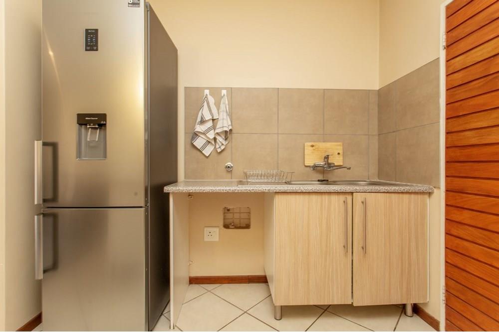 MODERN Apartment For Young Professionals - Low levies, solar geyser and fibre installed