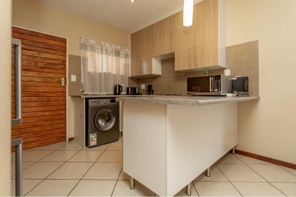 MODERN Apartment For Young Professionals - Low levies, solar geyser and fibre installed