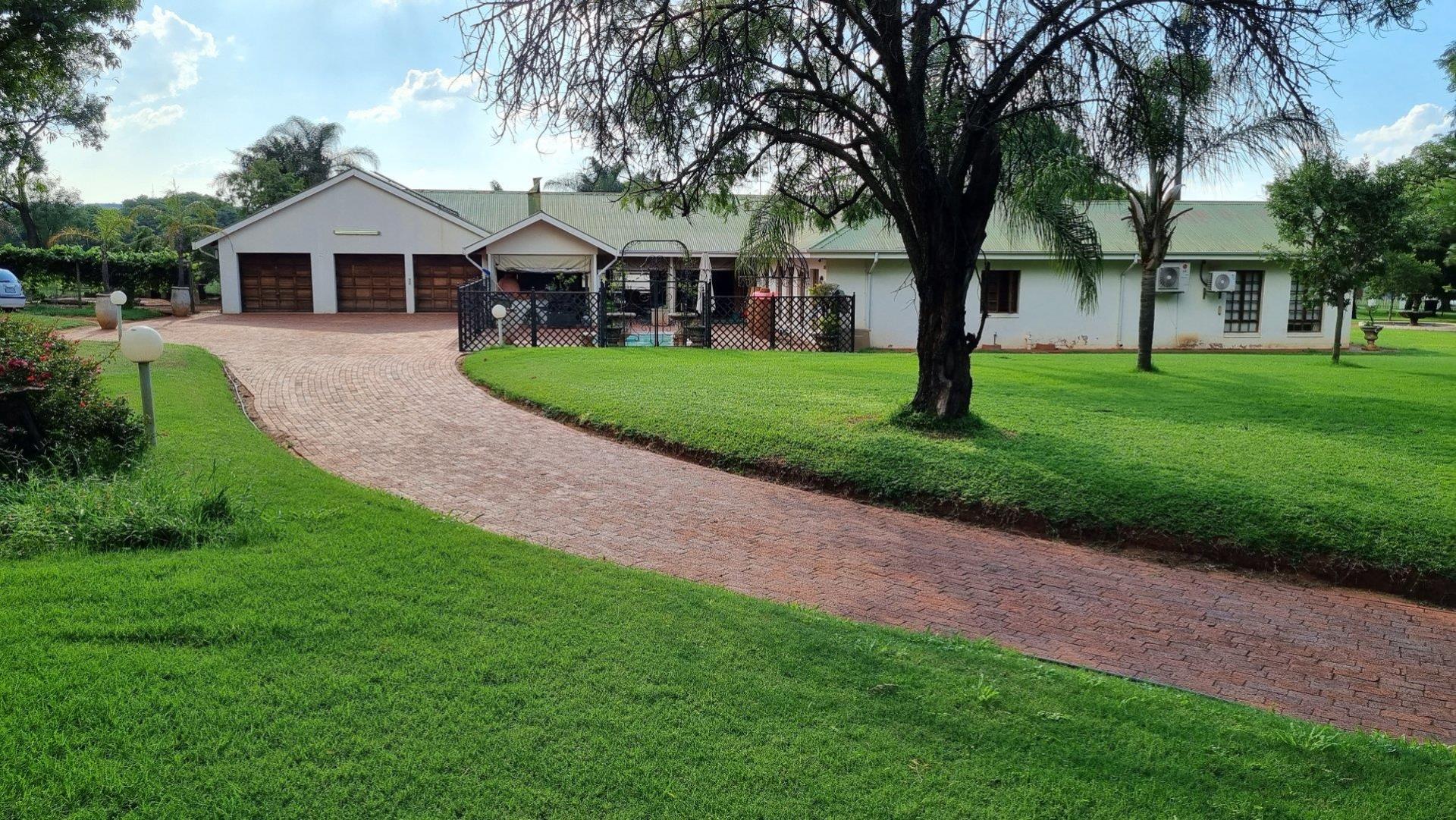 Farm For Sale in Derdepoort, Pretoria